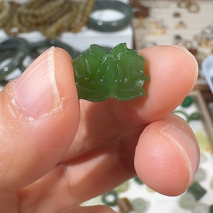 和田玉（碧玉）未镶嵌颈饰13.71.33.8