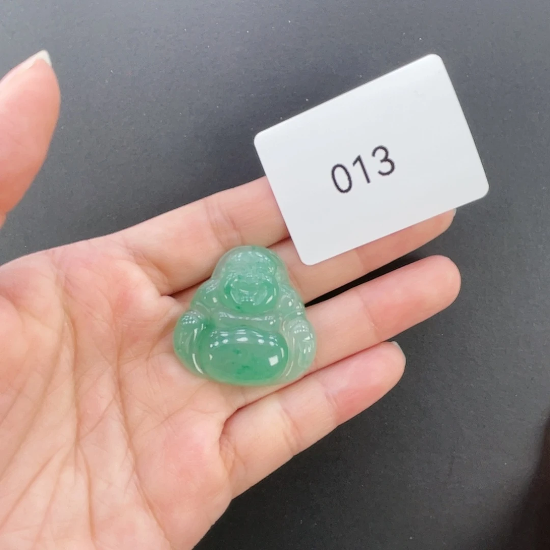 石英质玉（非洲翠）未镶嵌颈饰