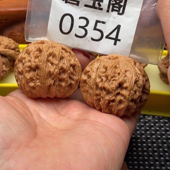 文玩核桃吊坠白狮子45