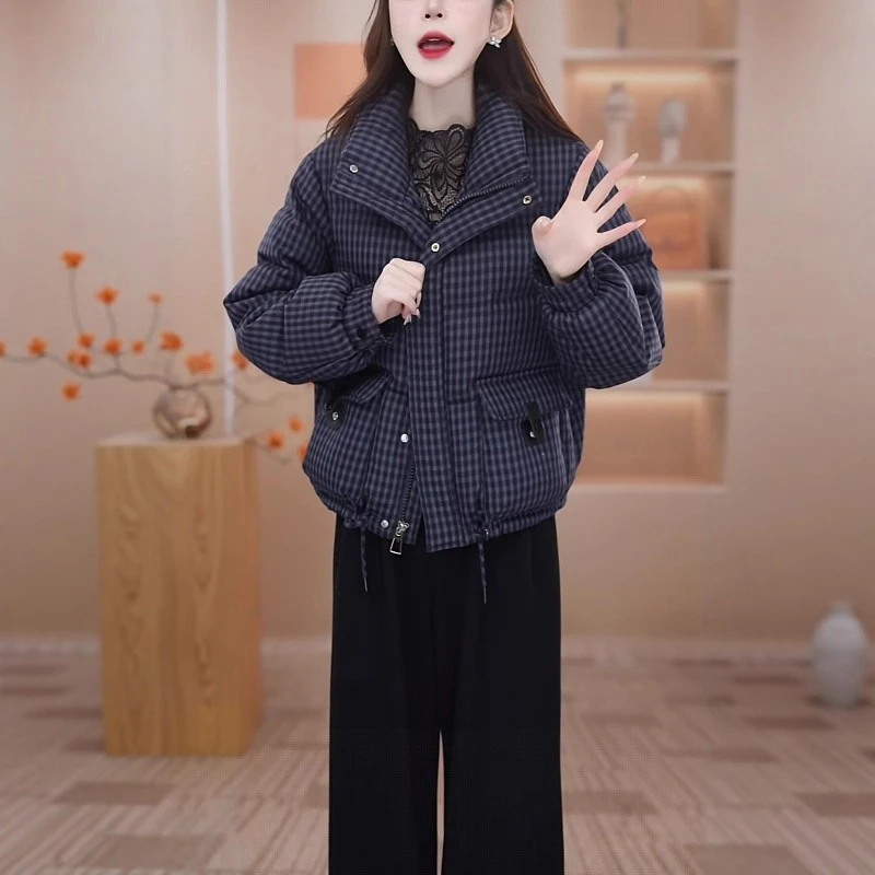 妍2025年冬季新款气质时尚洋气百搭保暖加厚短款格子羽绒服M-3XL