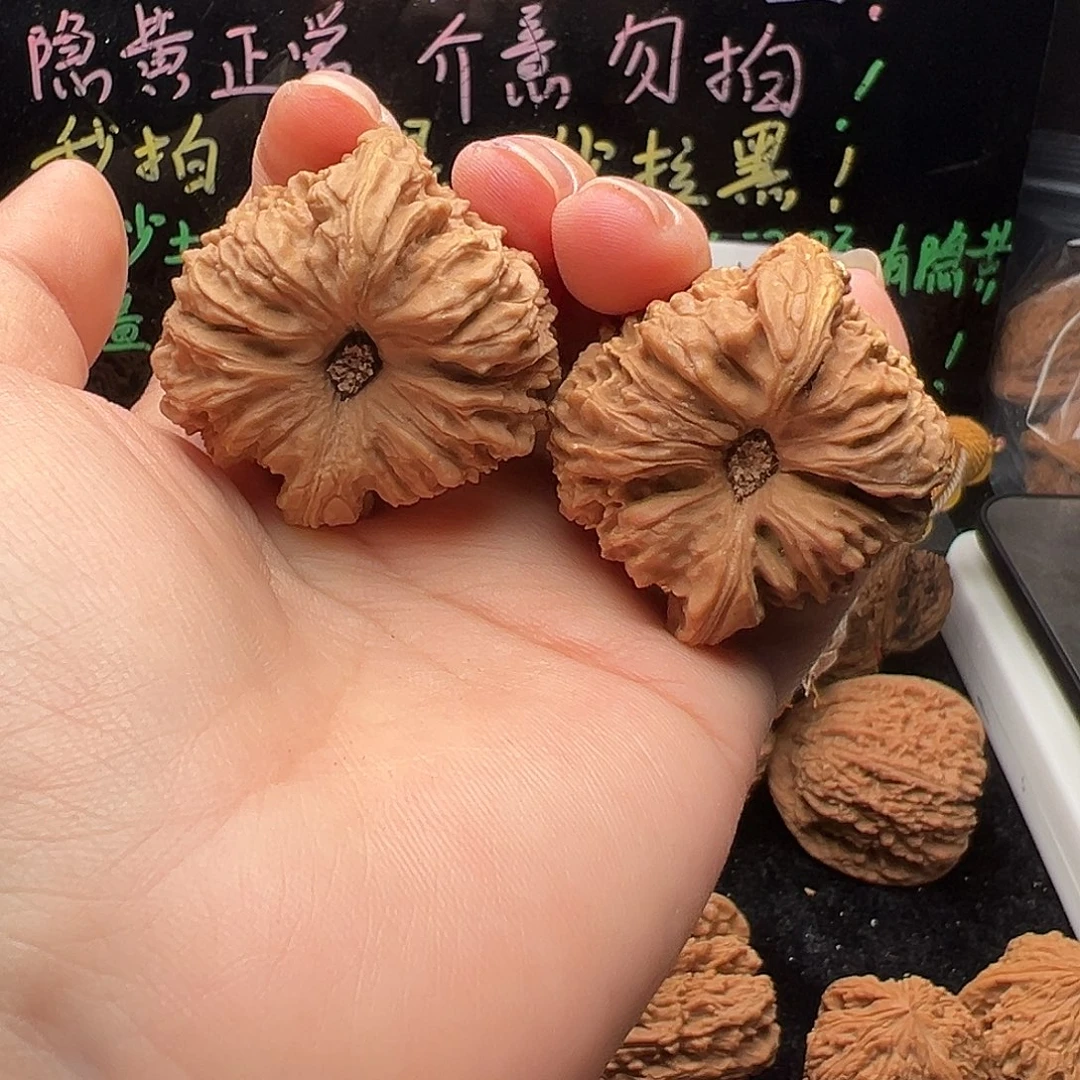 文玩核桃吊坠魔眼凹底黄金甲42-42