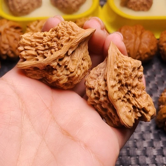 文玩核桃比翼鸟一对