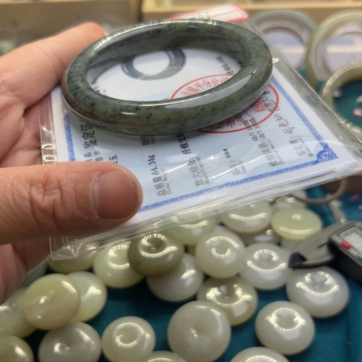 和田玉手镯未镶嵌60.3圈围7027