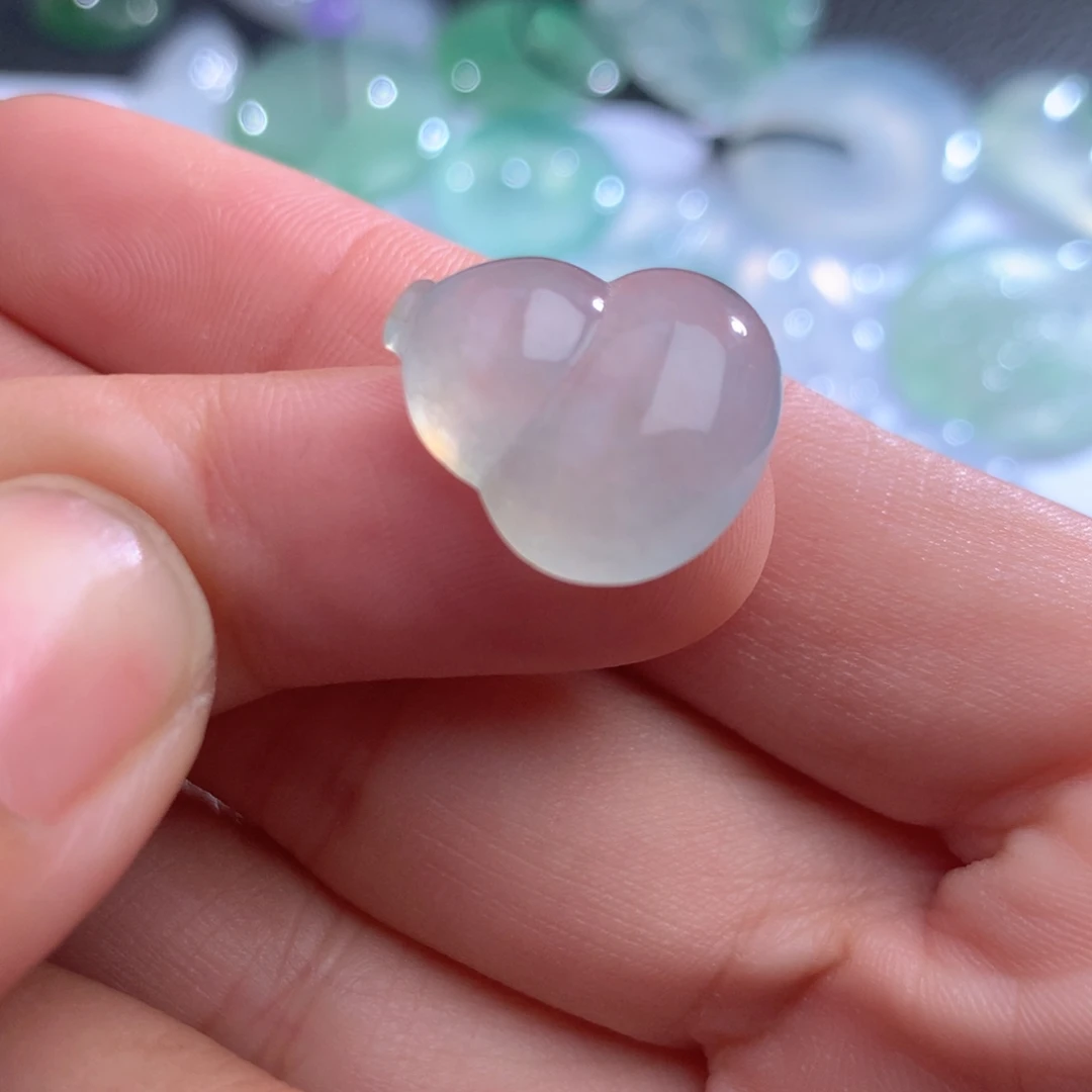 翡翠未镶嵌颈饰缅甸