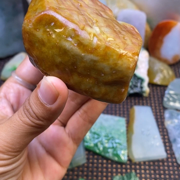 翡翠挂件未镶嵌翡翠