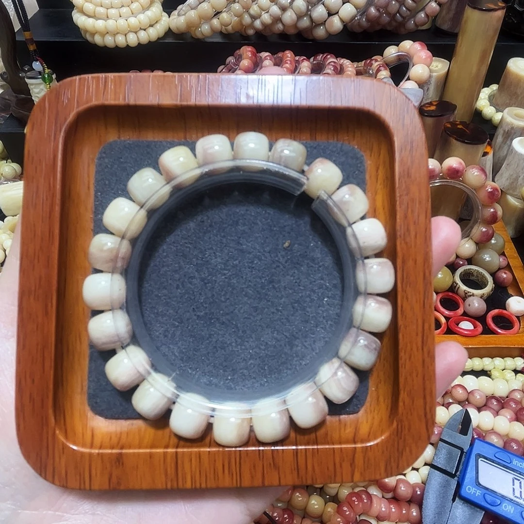 三花透料手串高瓷