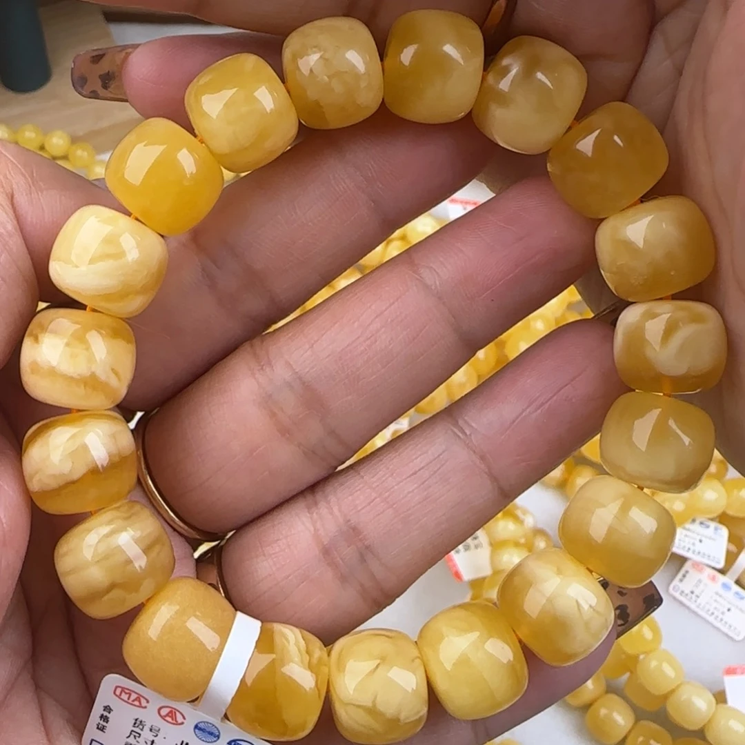蜜蜡手链未镶嵌鸡油黄妖花老型手串