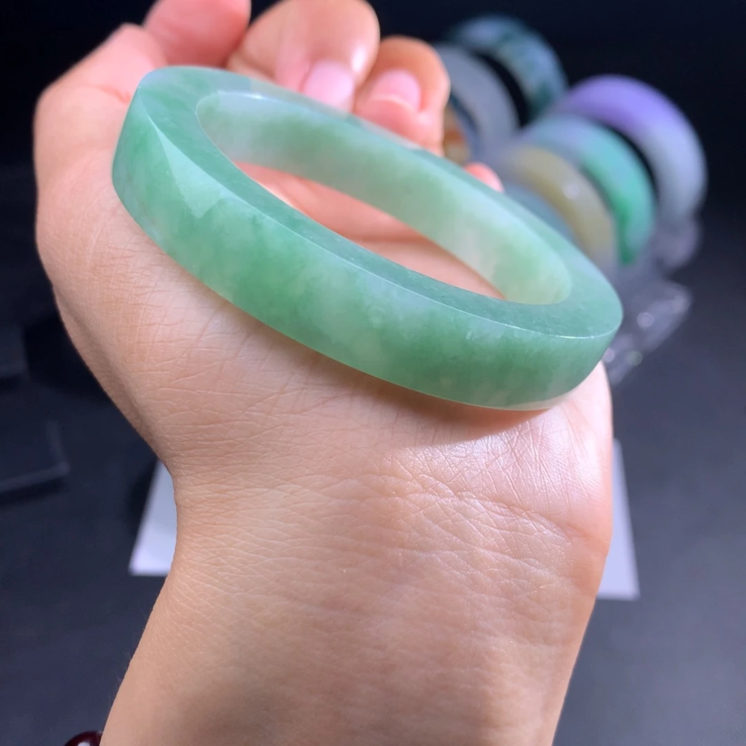 定制翡翠手镯未镶嵌55-58圈口葡萄绿大漏