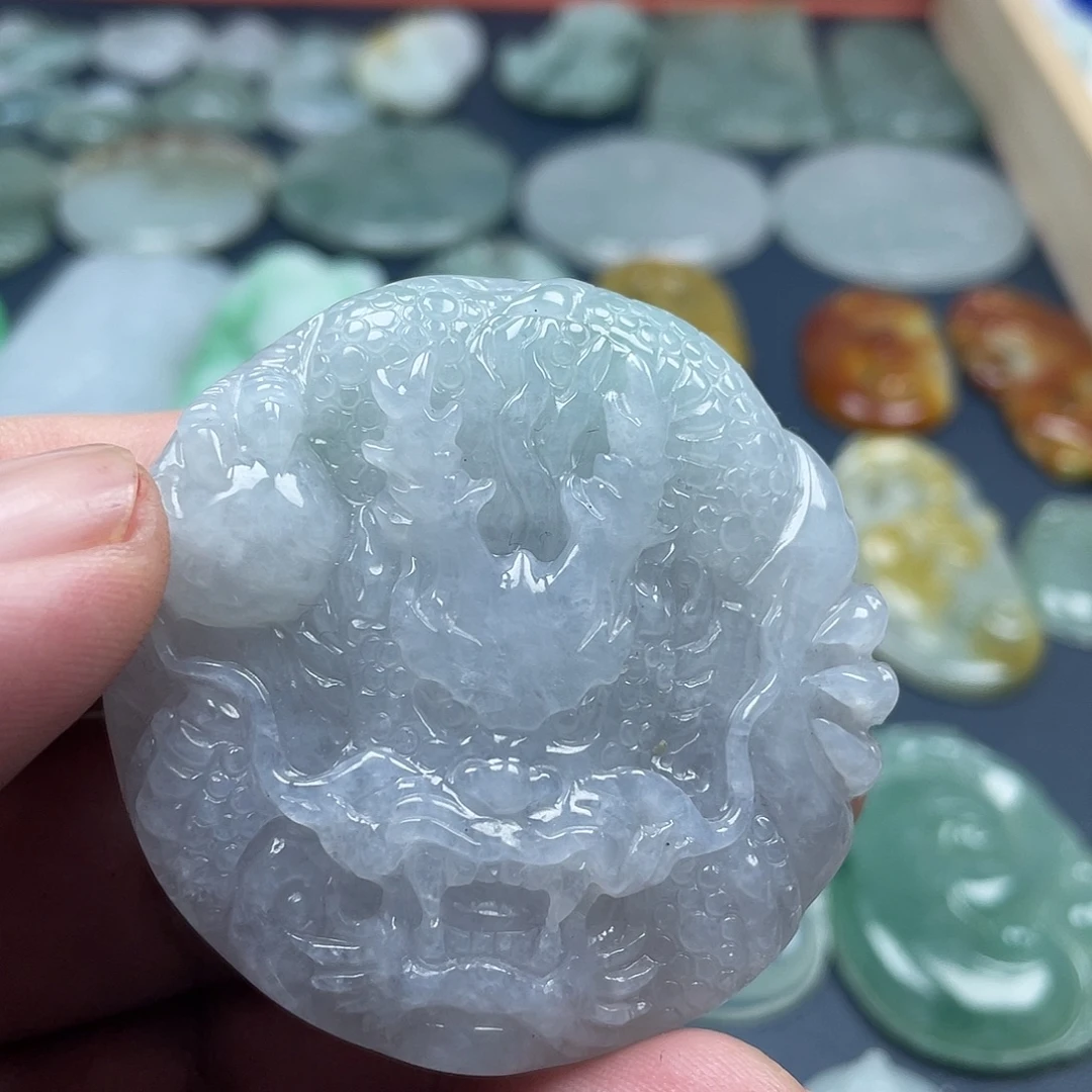 翡翠未镶嵌颈饰龙牌