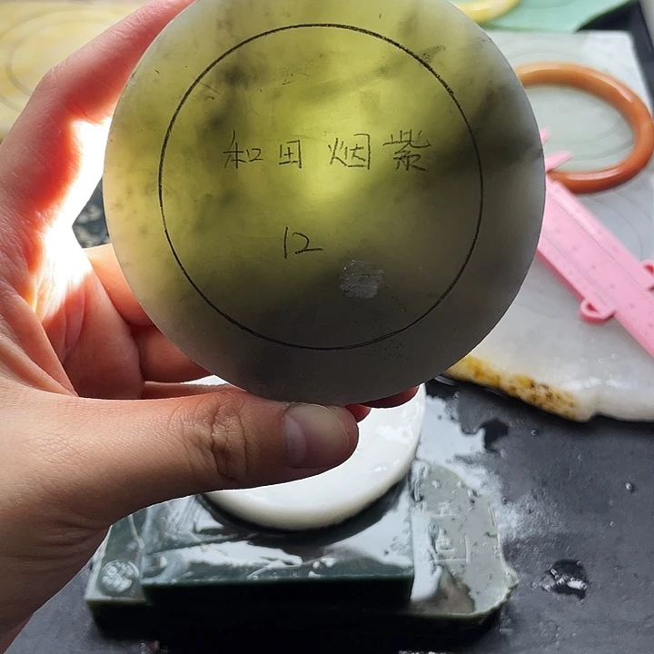 和田玉未镶嵌手镯定制