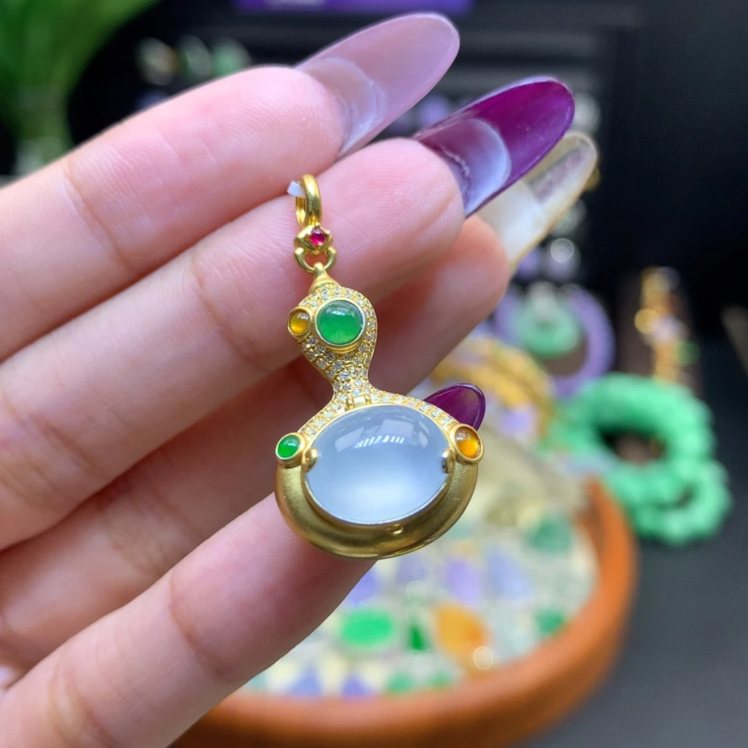 翡翠18K金镶嵌颈饰