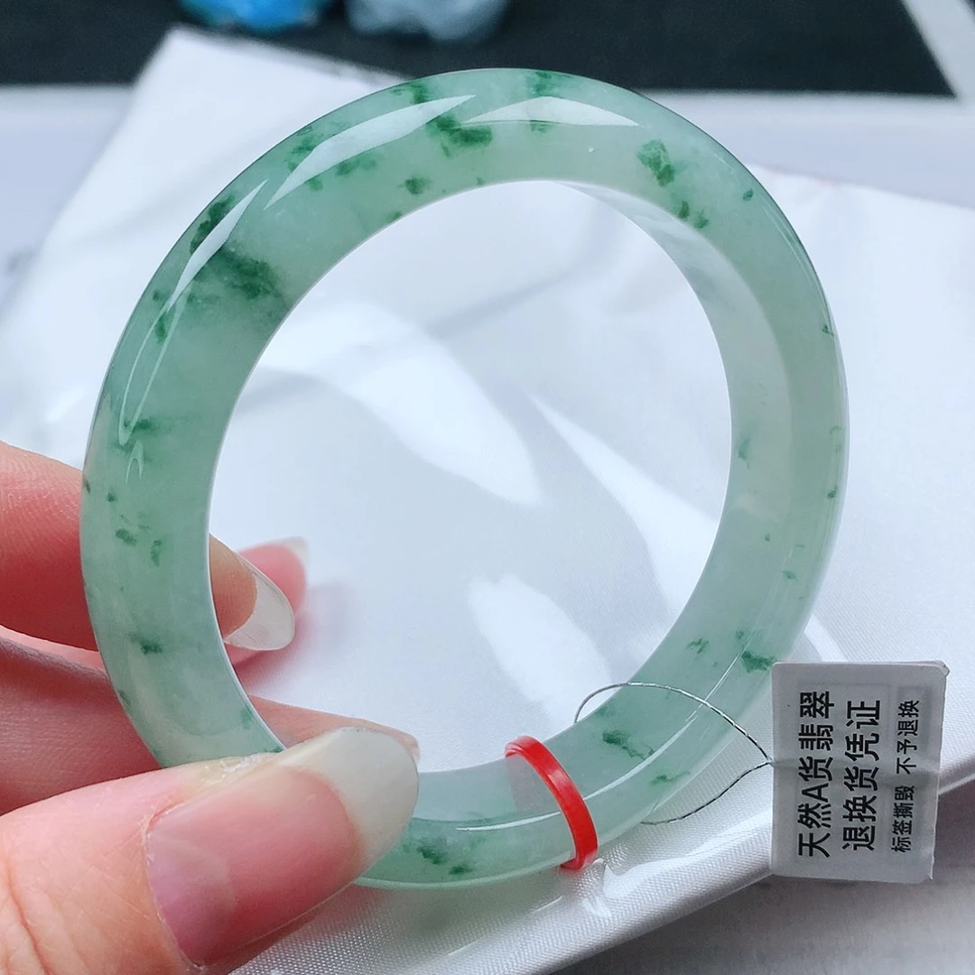 翡翠手镯未镶嵌58圈