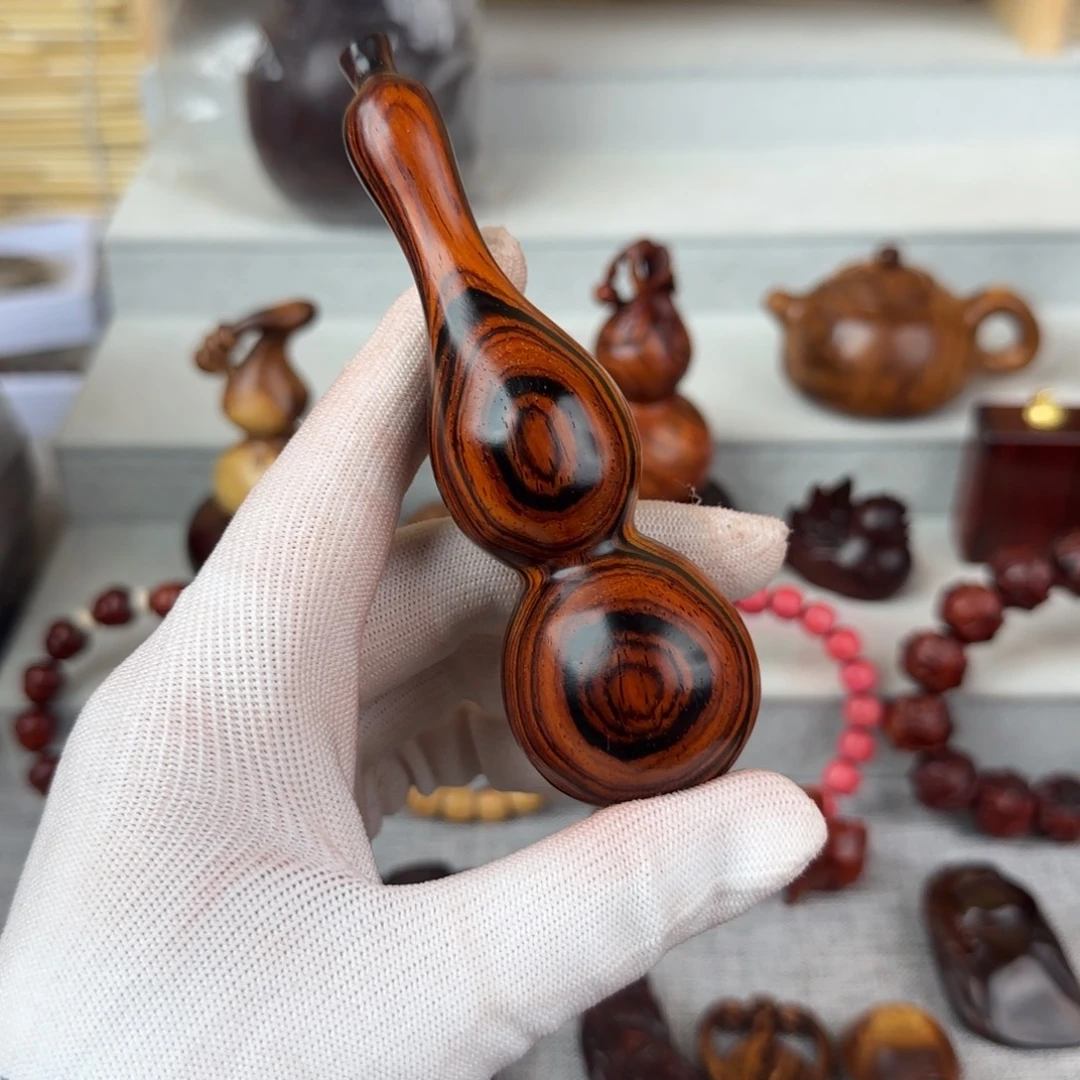 木微凹黄檀雕刻葫芦把件