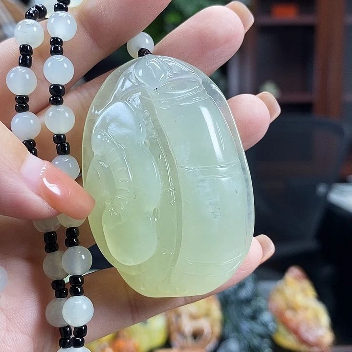 蛇纹石玉未镶嵌吊坠