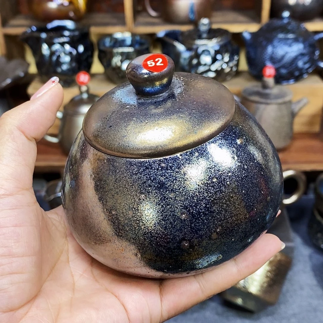 云南建水柴烧茶叶罐