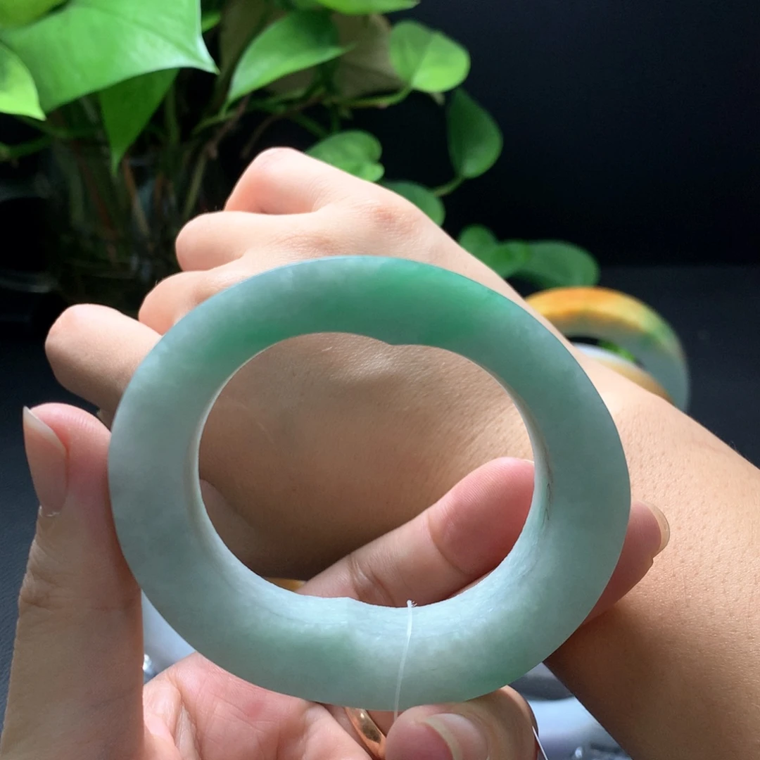 定制翡翠手镯未镶嵌51–57贵妃