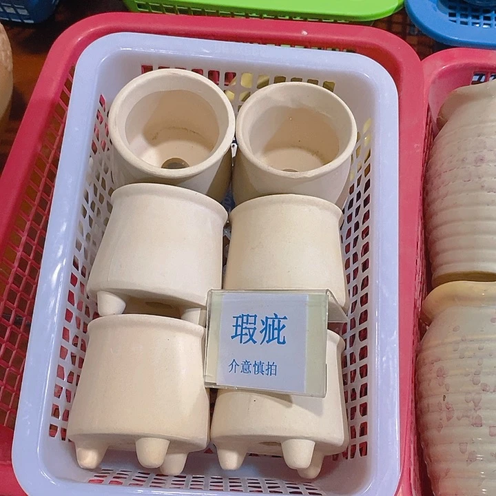 摆件多肉瑕疵盆有孔。
