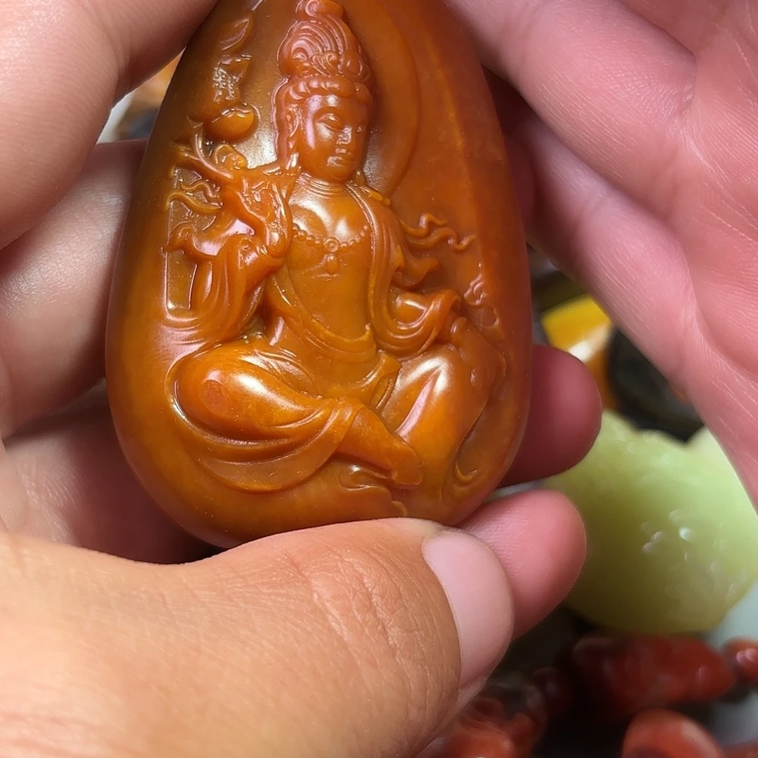 王***涵只买单纯的吊坠，没带链子，属的性质。
