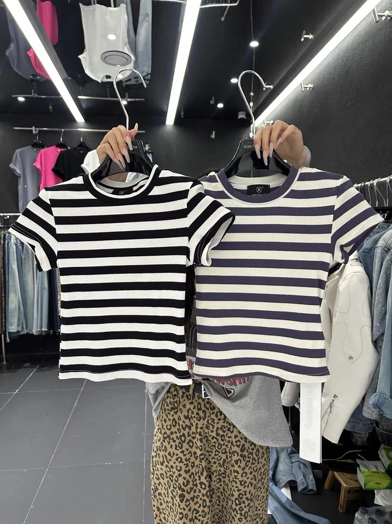 ▪️现货·财神正版时尚百搭圆领拼色条纹垫肩短袖T恤女上衣