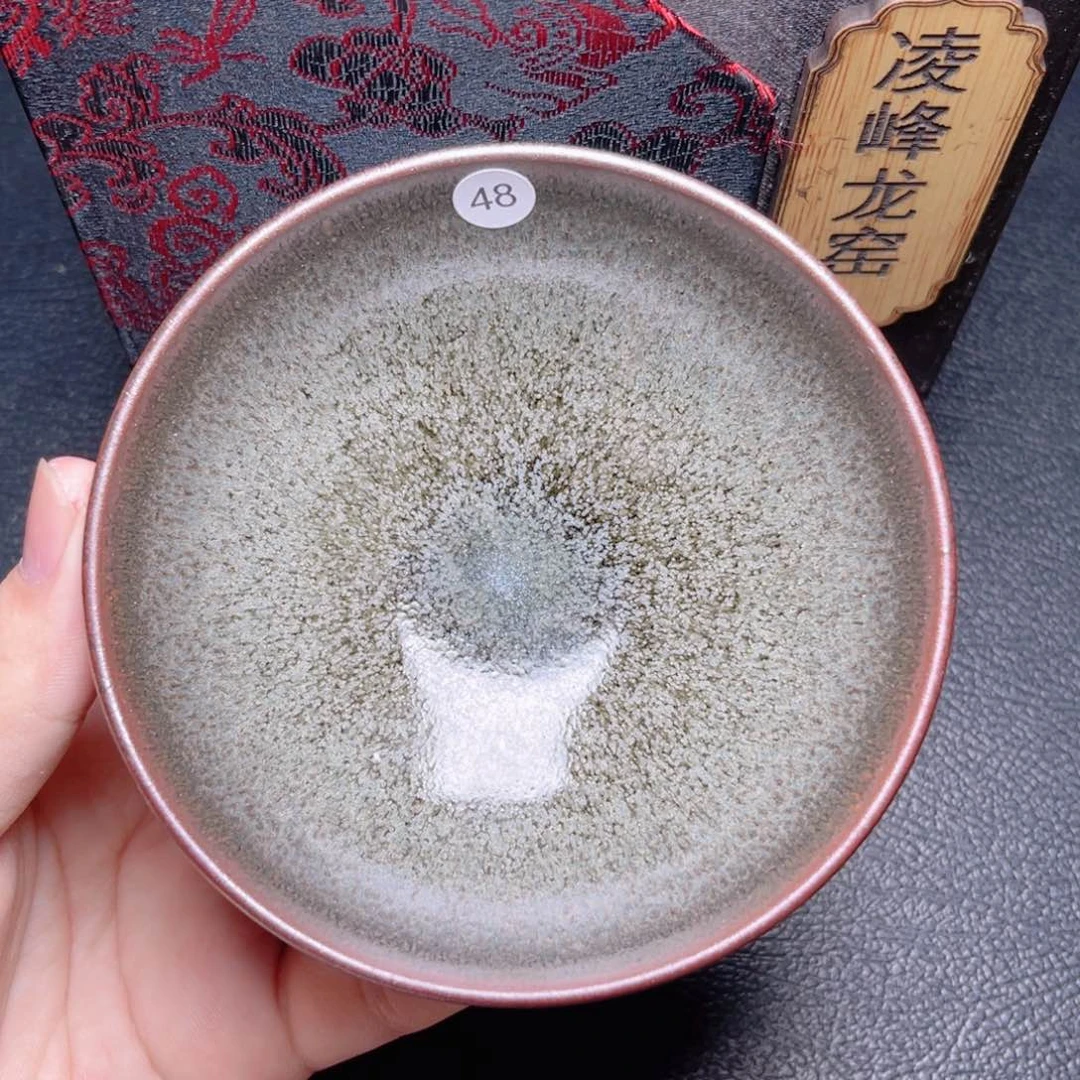 茶盏滴滴答答的声音响