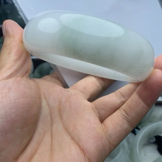 石英质玉（金丝玉）手镯未镶嵌