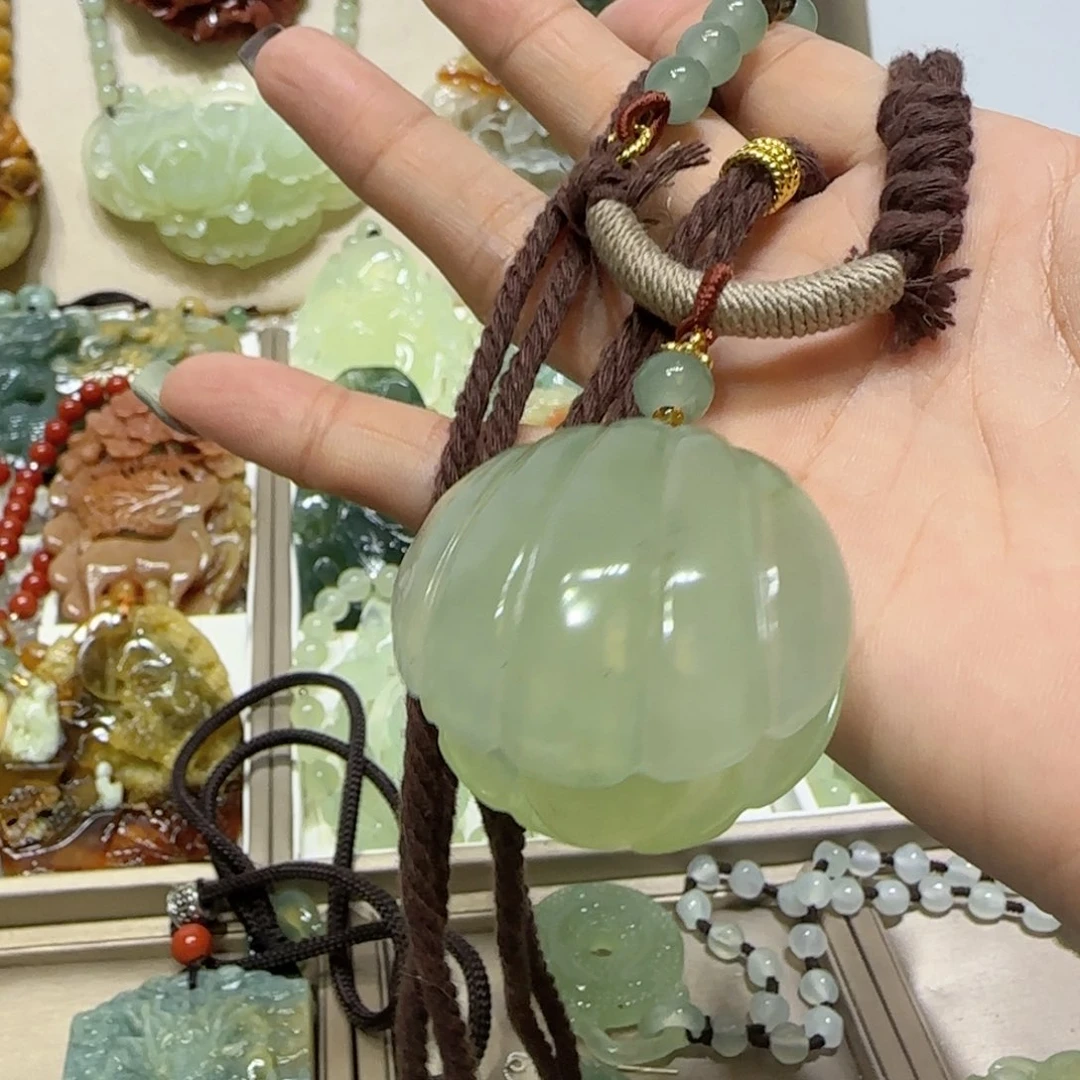 未镶嵌蛇纹石玉吊坠
