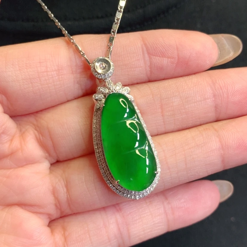 【闪购商品】颈饰18K金镶嵌翡翠福豆