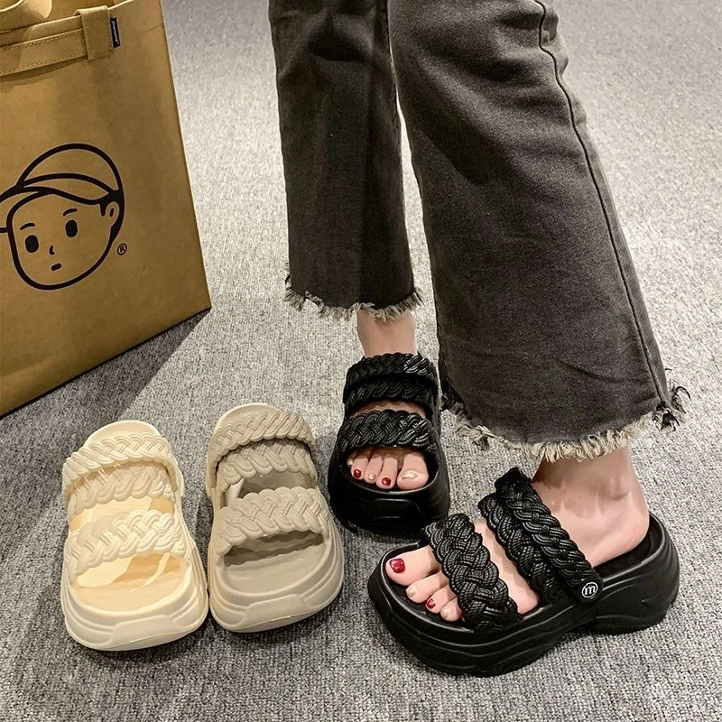 凉鞋女外穿2025新款夏松糕底轻便踩屎感小香风增高显腿长沙滩拖鞋