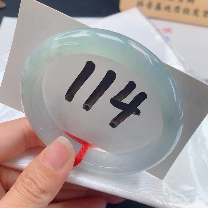 翡翠手镯未镶嵌冰幻彩