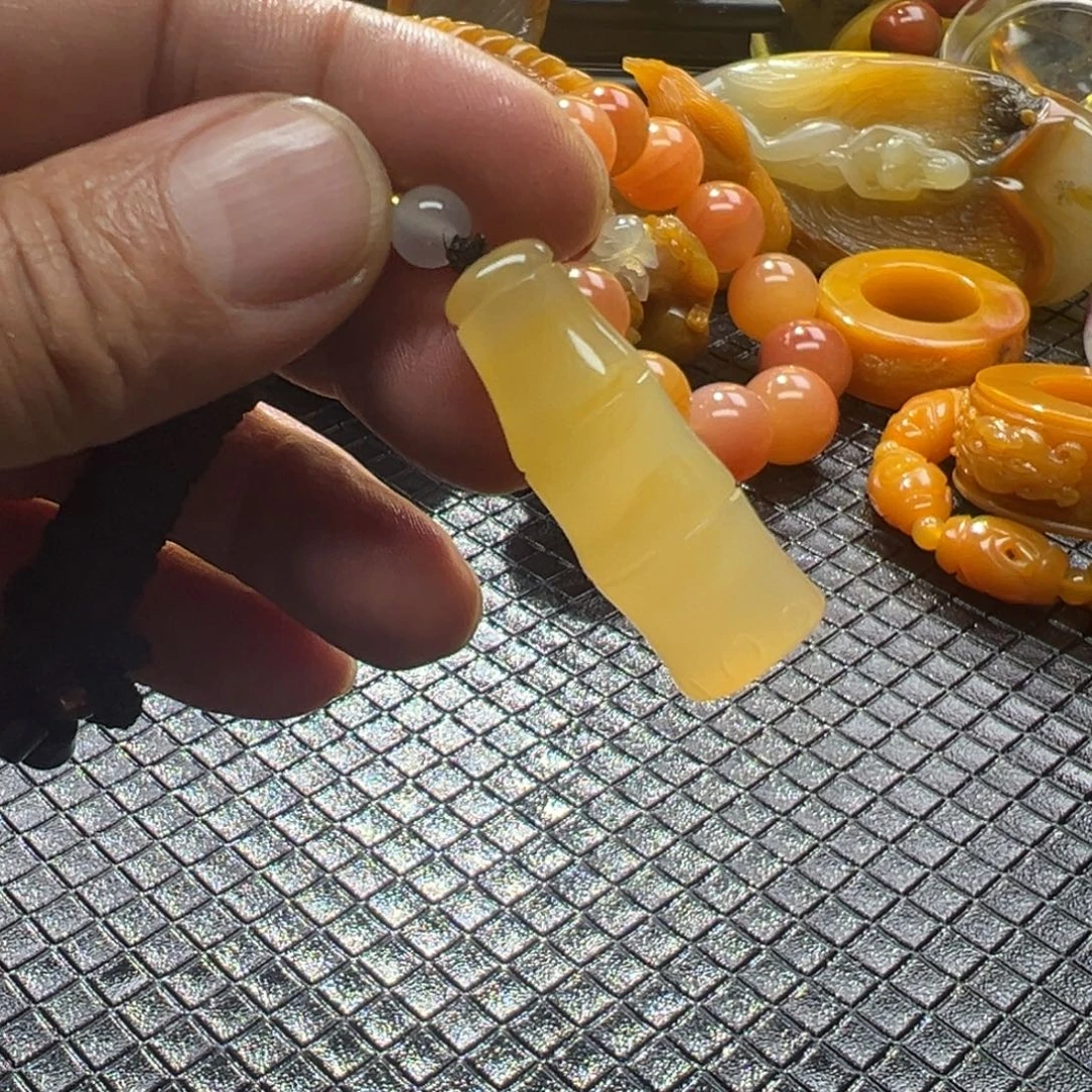 石英质玉未镶嵌颈饰
