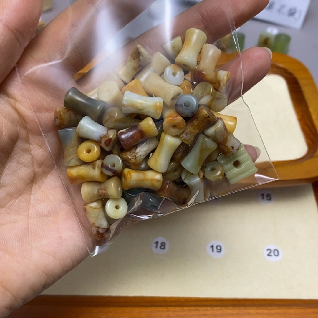 蛇纹石玉配饰合金轻**萤