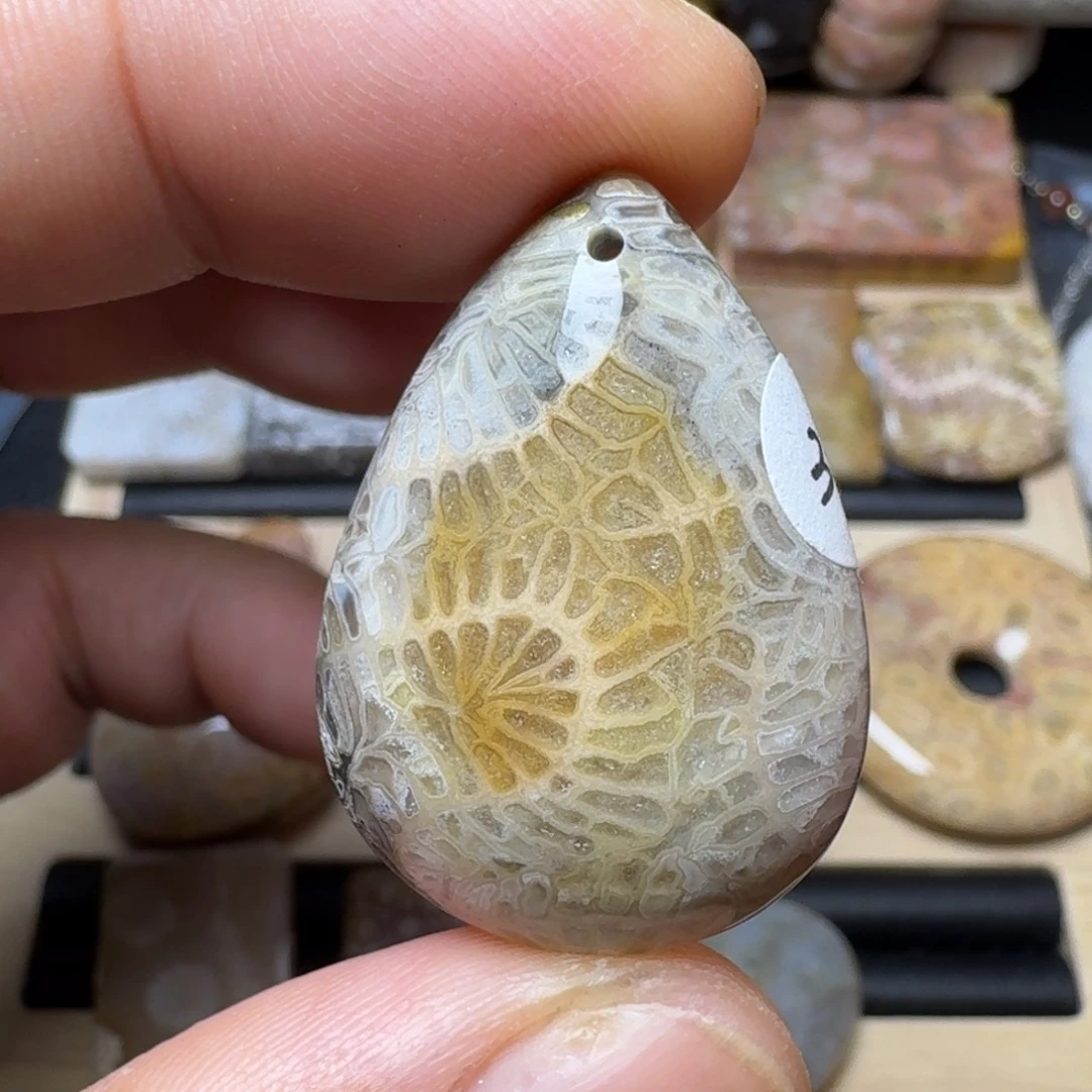 硅化玉未镶嵌纯天然色有机玉石保真色