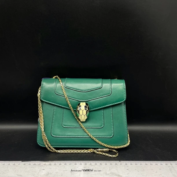 95新 BVLGARI/宝格丽 绿色蛇头斜挎/12916