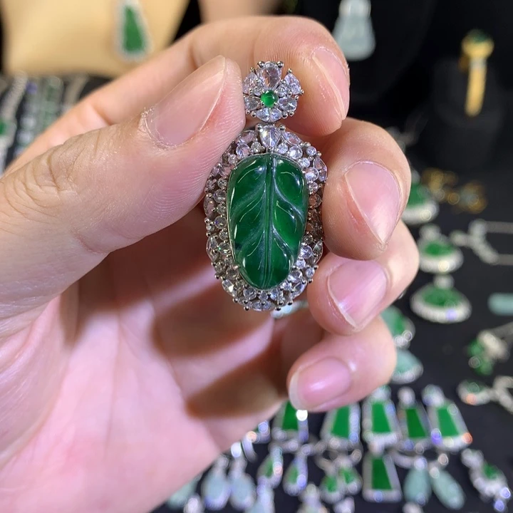 颈饰未镶嵌翡翠叶子