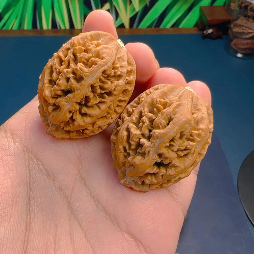 文玩核桃吊坠38虎头王