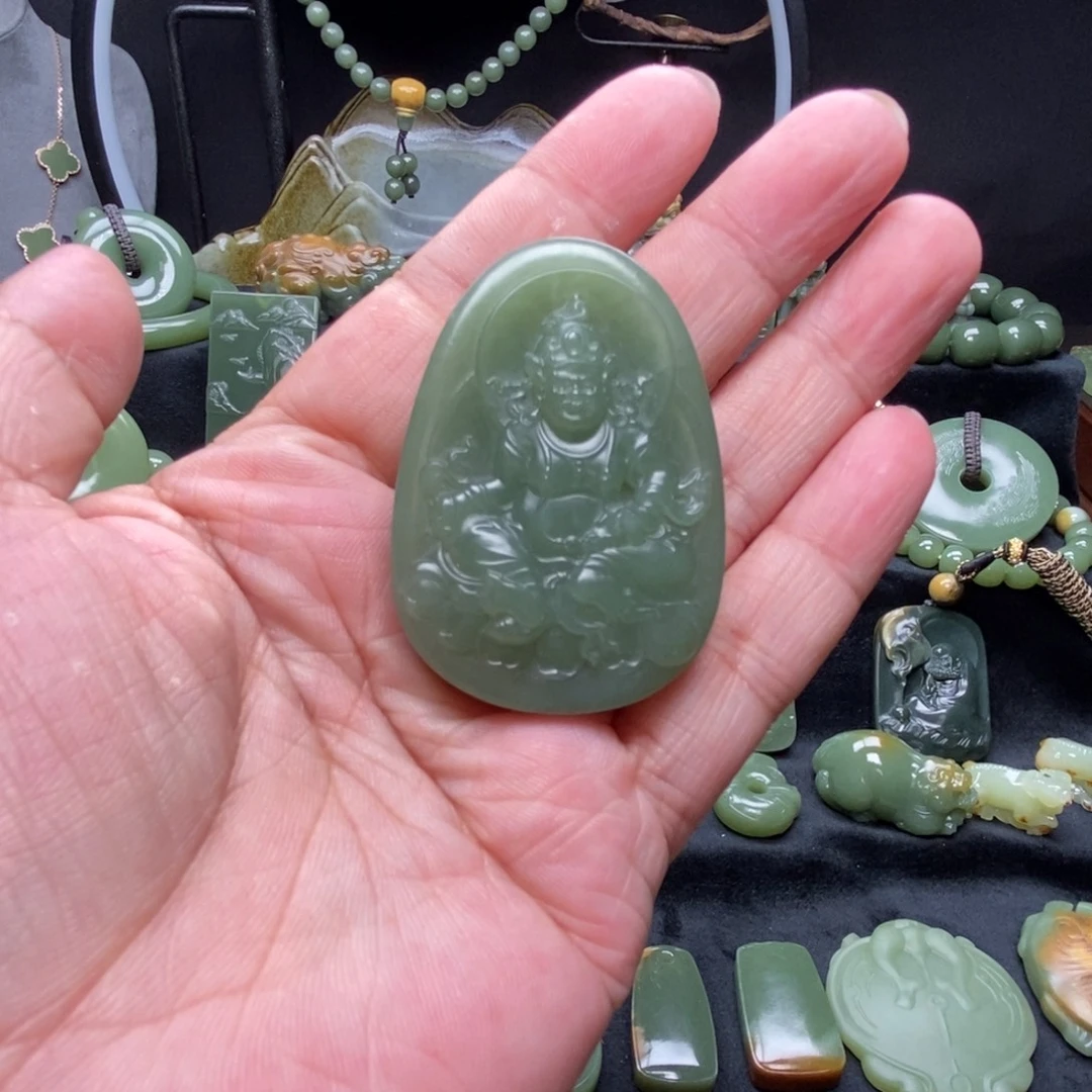 未镶嵌岫岩老玉（透闪石质玉）挂件