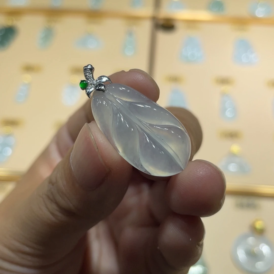 颈饰18K金镶嵌翡翠叶子