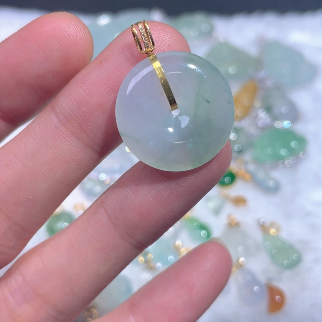 翡翠18K金镶嵌颈饰翡翠