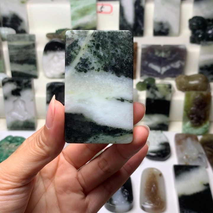 独山玉未镶嵌颈饰