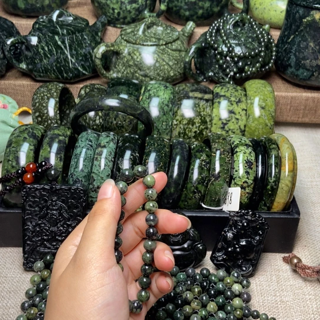 佛***喑未镶嵌蛇纹石玉药王石