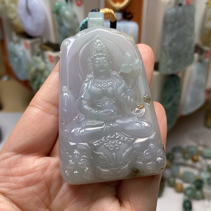 平***人翡翠未镶嵌颈饰每天