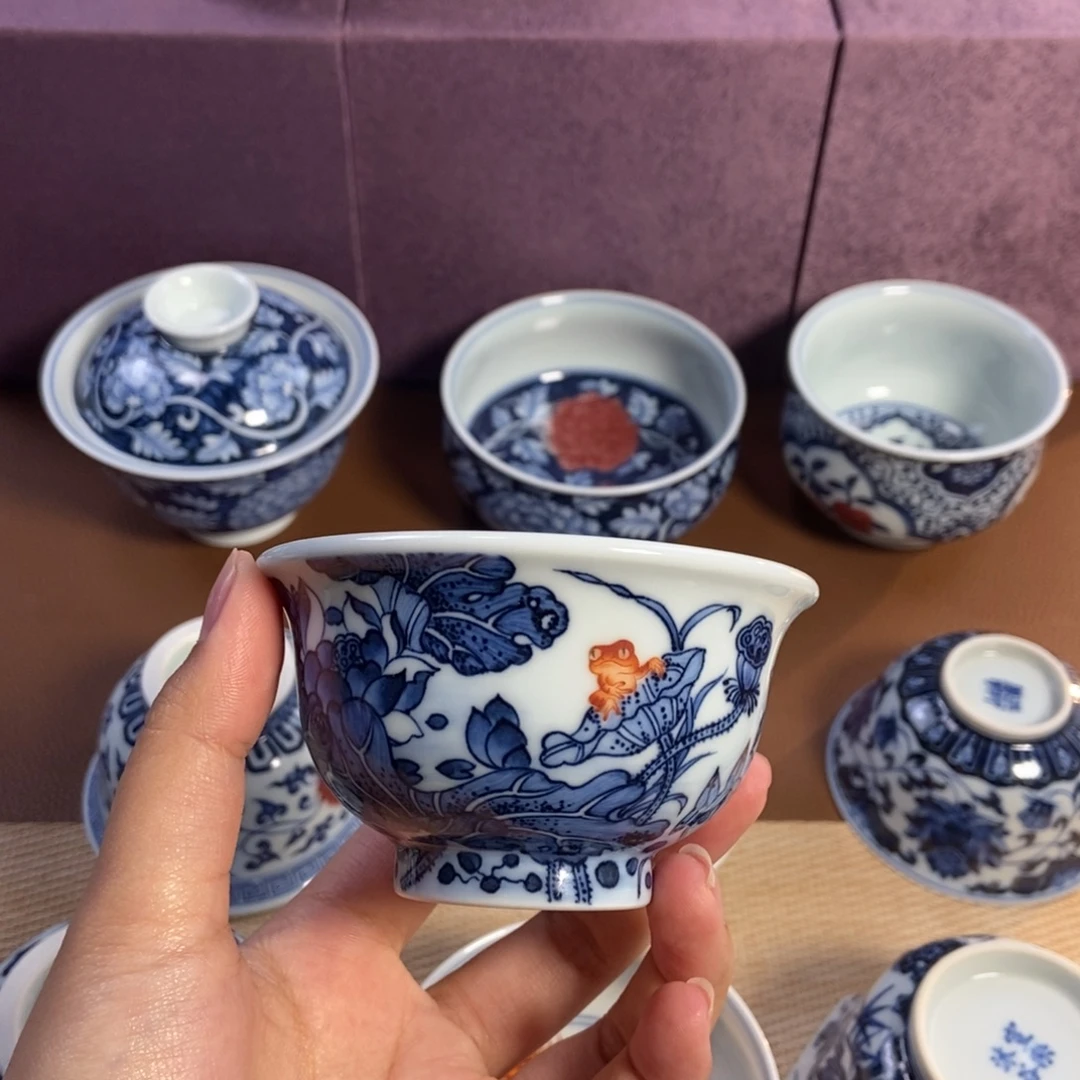 阳春白雪青花矾红满荷逍遥蛙压手杯