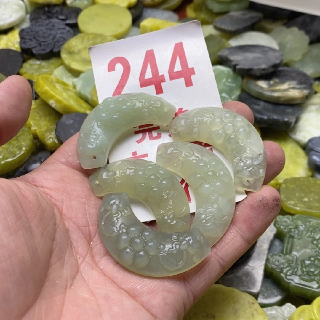 蛇纹石玉未镶嵌挂坠