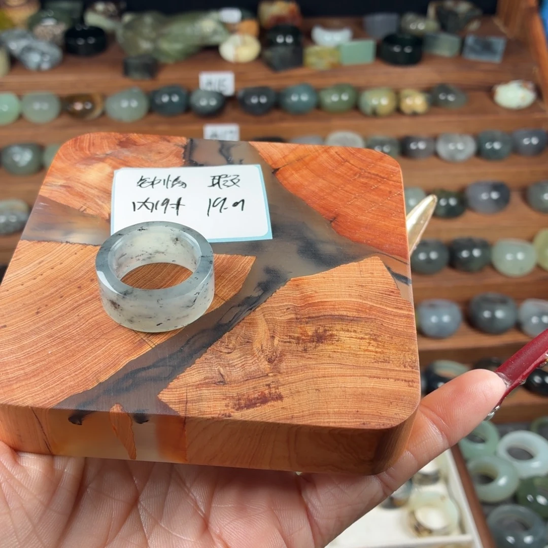 钟***古蛇纹石玉未镶嵌戒指