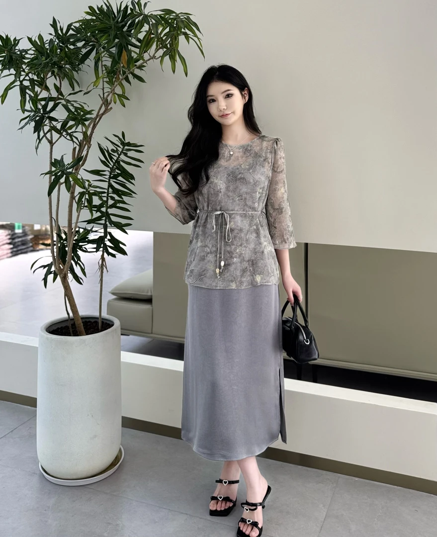 时尚轻奢印花套装夏季防晒罩衫上衣气质减龄雪纺吊带连衣裙两件套