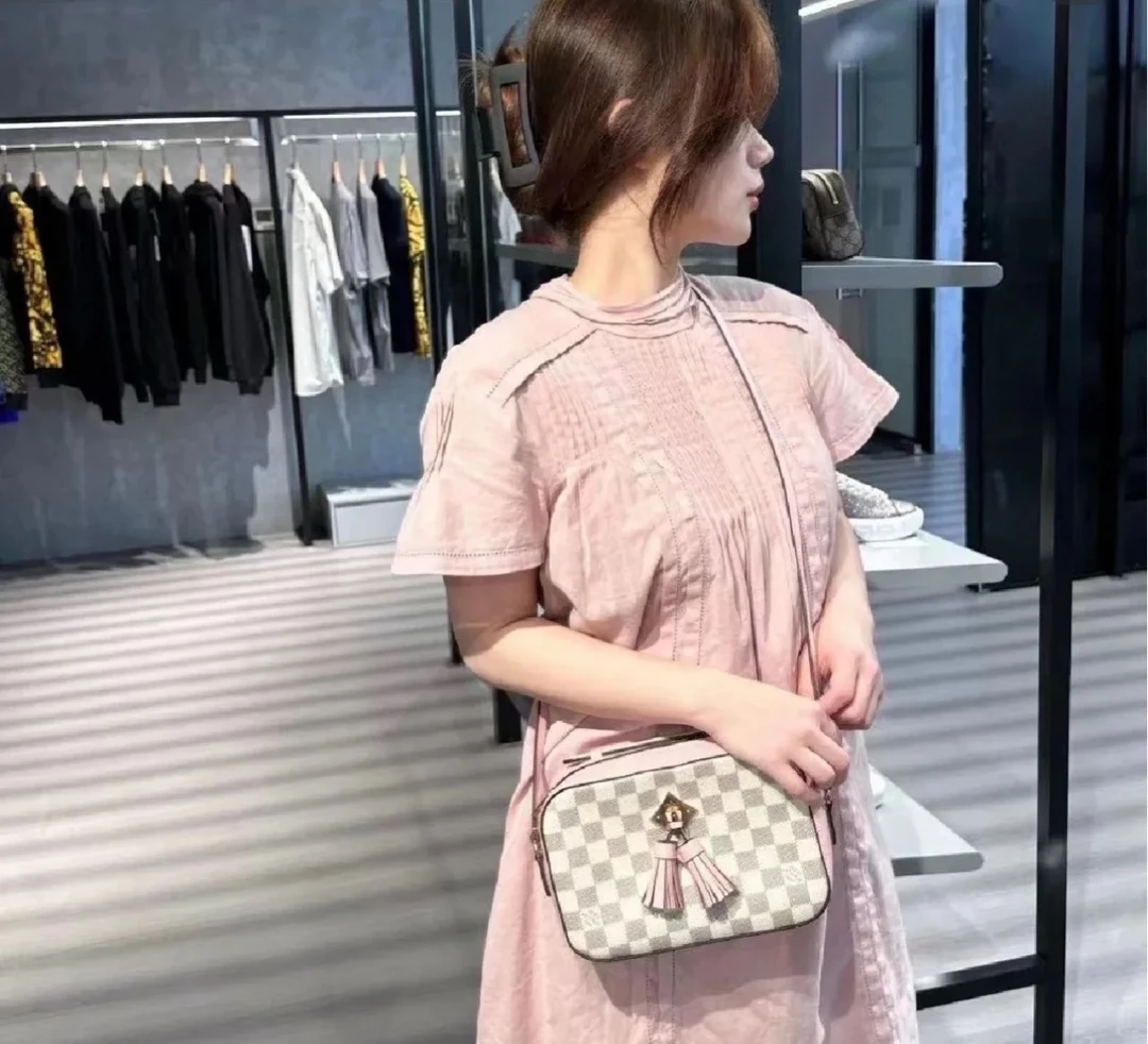 95新 LouisVuitton/路易威登 珍甄 棋盘格流苏相机斜挎包 31713