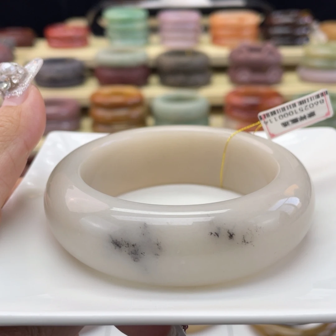 【闪购商品】石英质玉手镯未镶嵌绝**度
