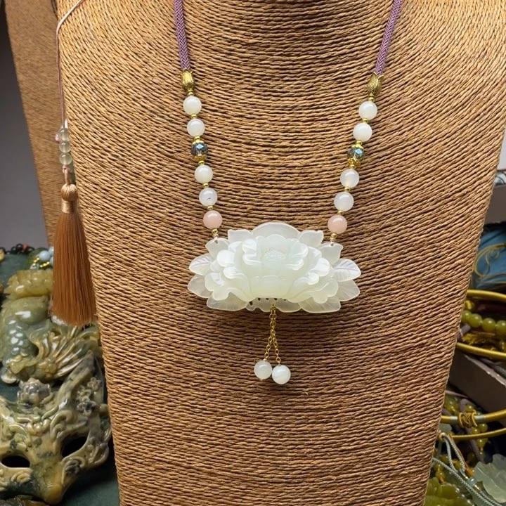 蛇纹石玉未镶嵌吊坠