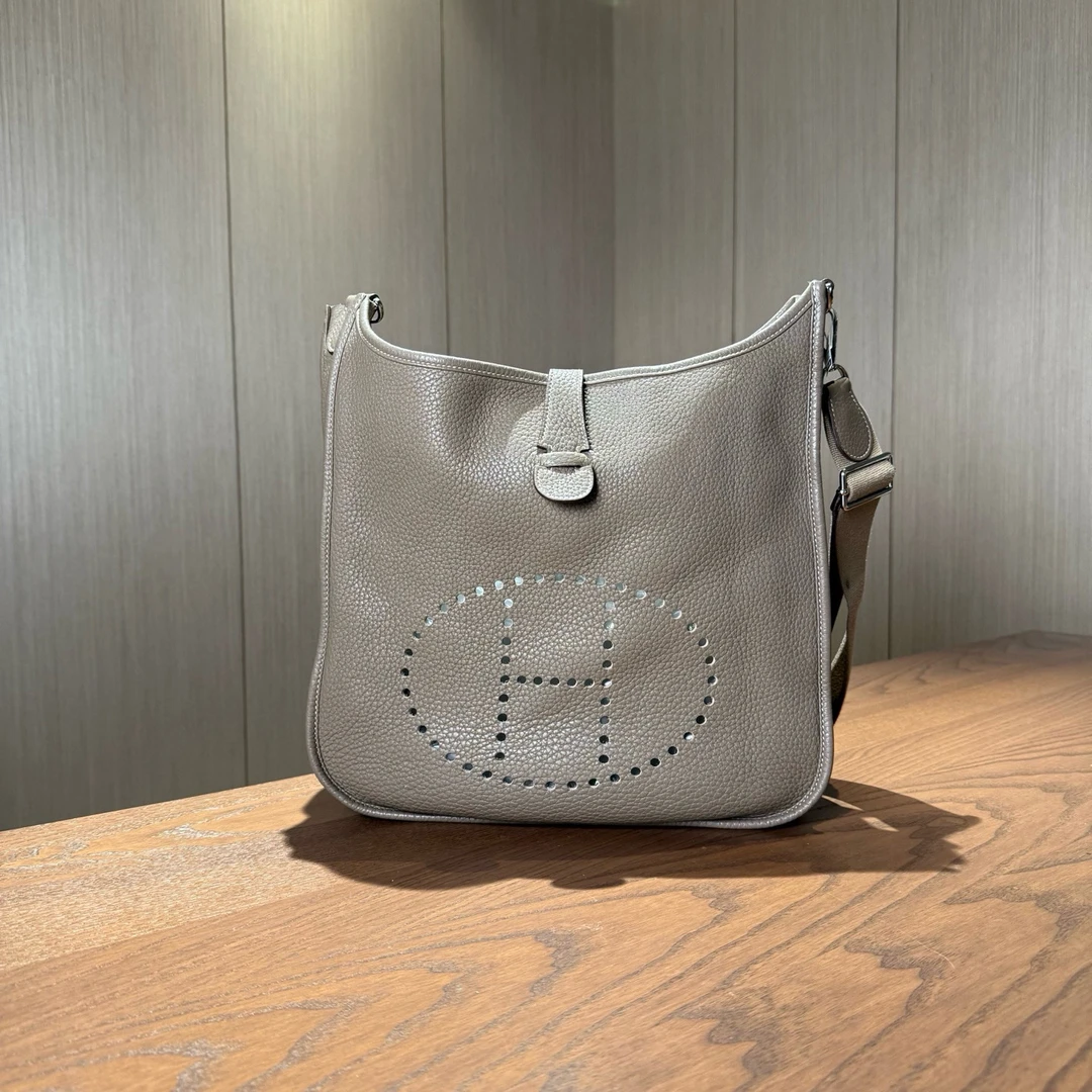 99新 Hermes/爱马仕 伊芙琳斜挎包 尺寸30x29 tt
