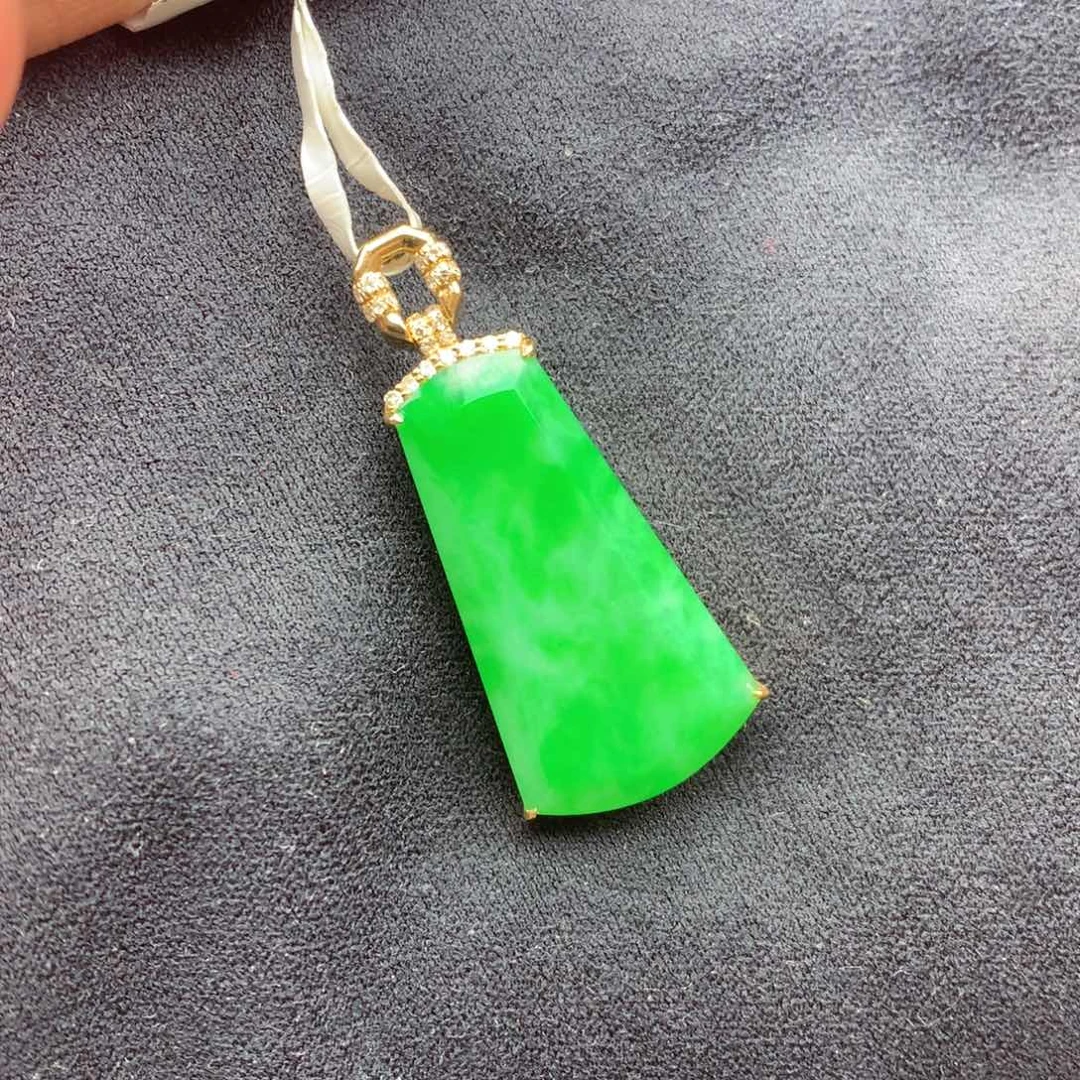 翡翠18K金镶嵌颈饰上新